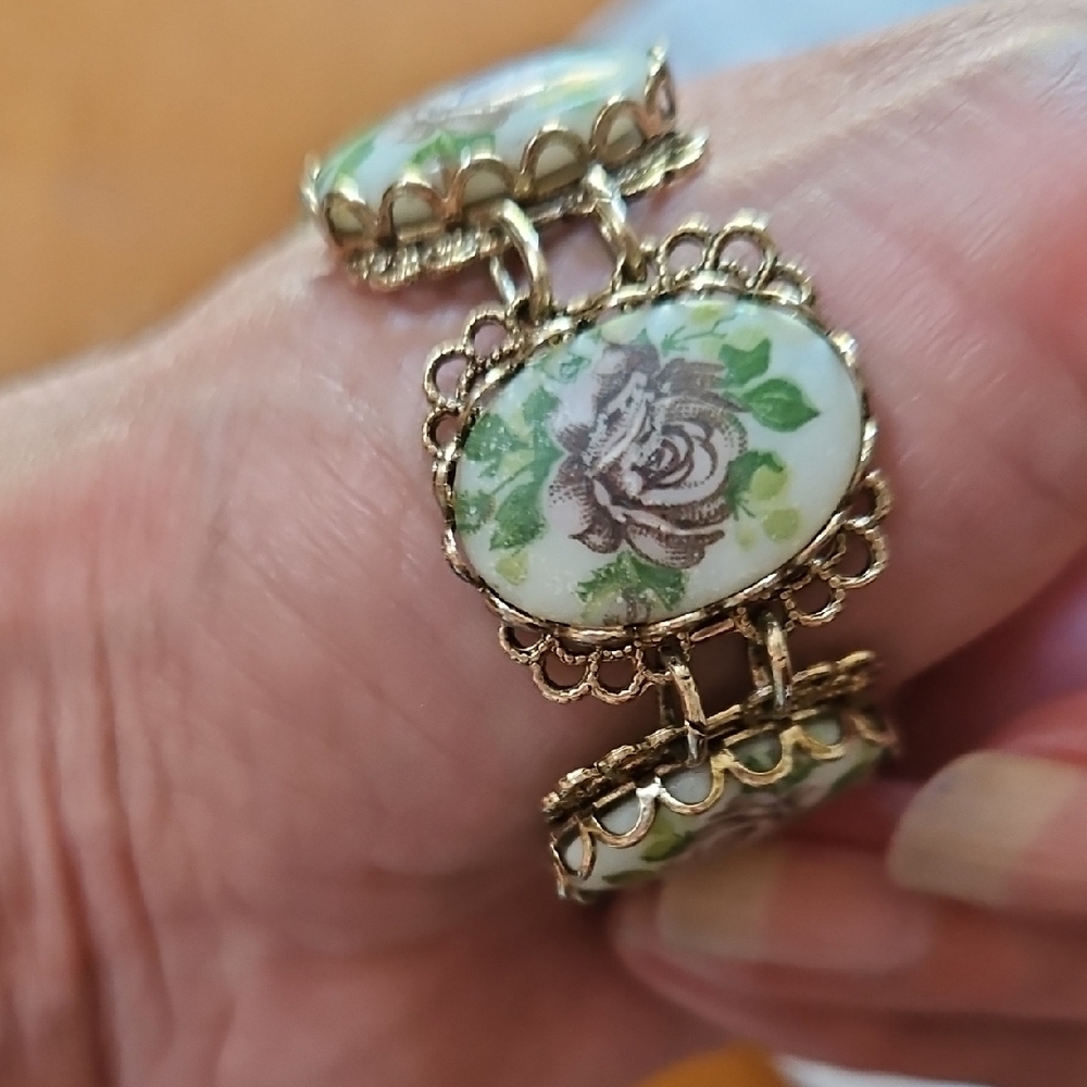 VNT Porcelain Rose Cameo Bracelet - Picture 8 of 11